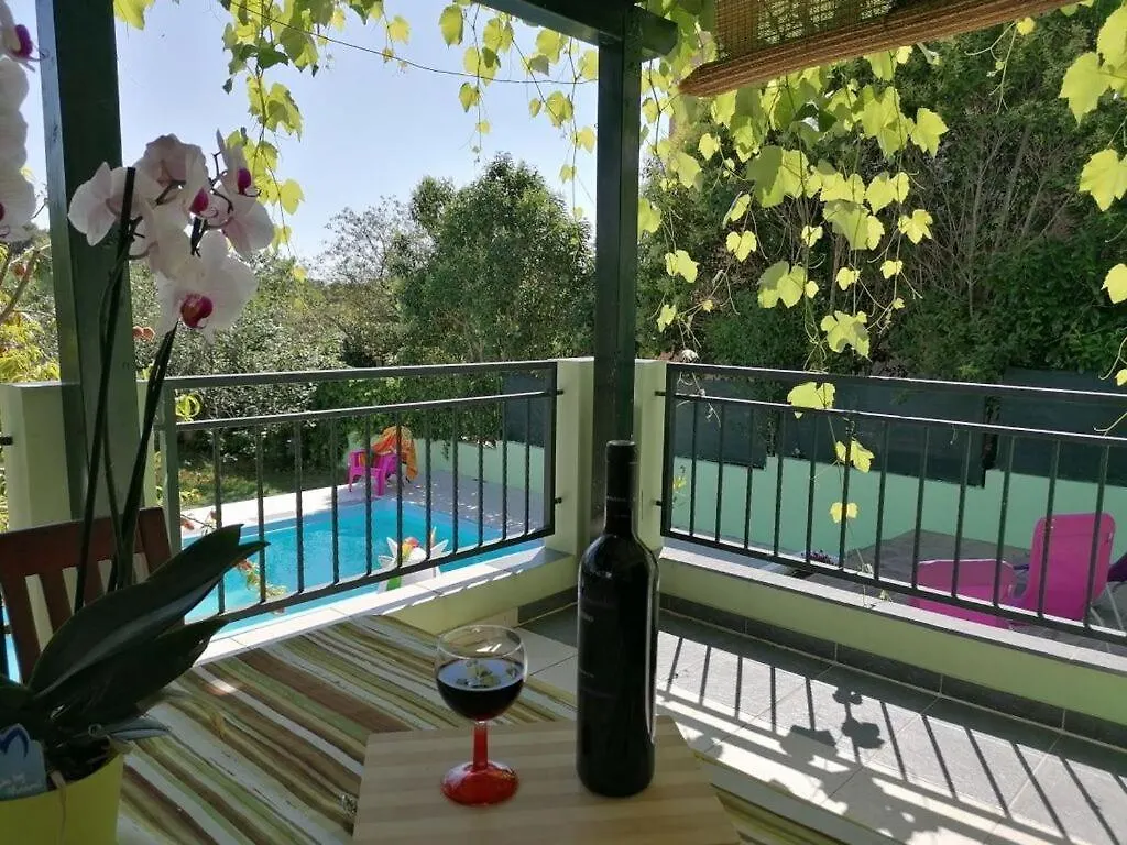 Art Appartement Pula 0*,  Croatia