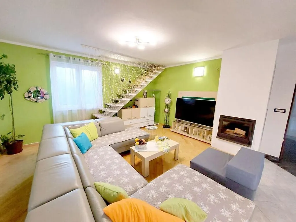 Art Appartement Pula Holiday home