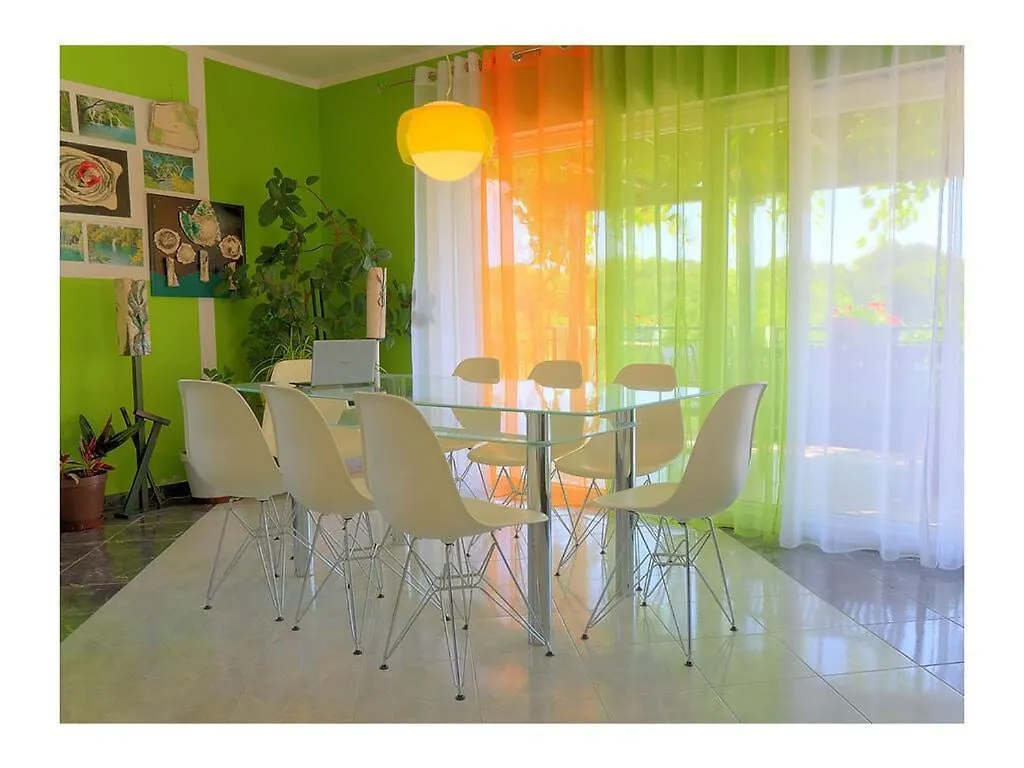 Art Appartement Pula 0*,  Croatia