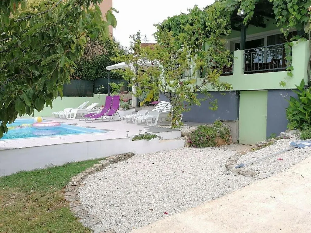Art Appartement Pula Holiday home